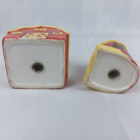 John Deere Farm Barn & Silo Ceramic Salt and Pepper Shakers Set - Picture 7 of 8
